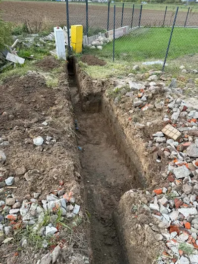 Realizacja KAMBUD – prace ziemne minikoparką, zdjęcie 5