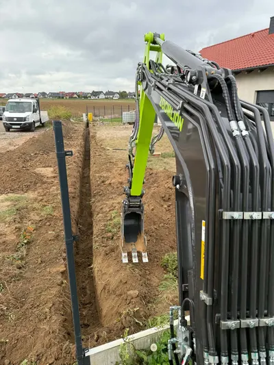 Realizacja KAMBUD – prace ziemne minikoparką, zdjęcie 7